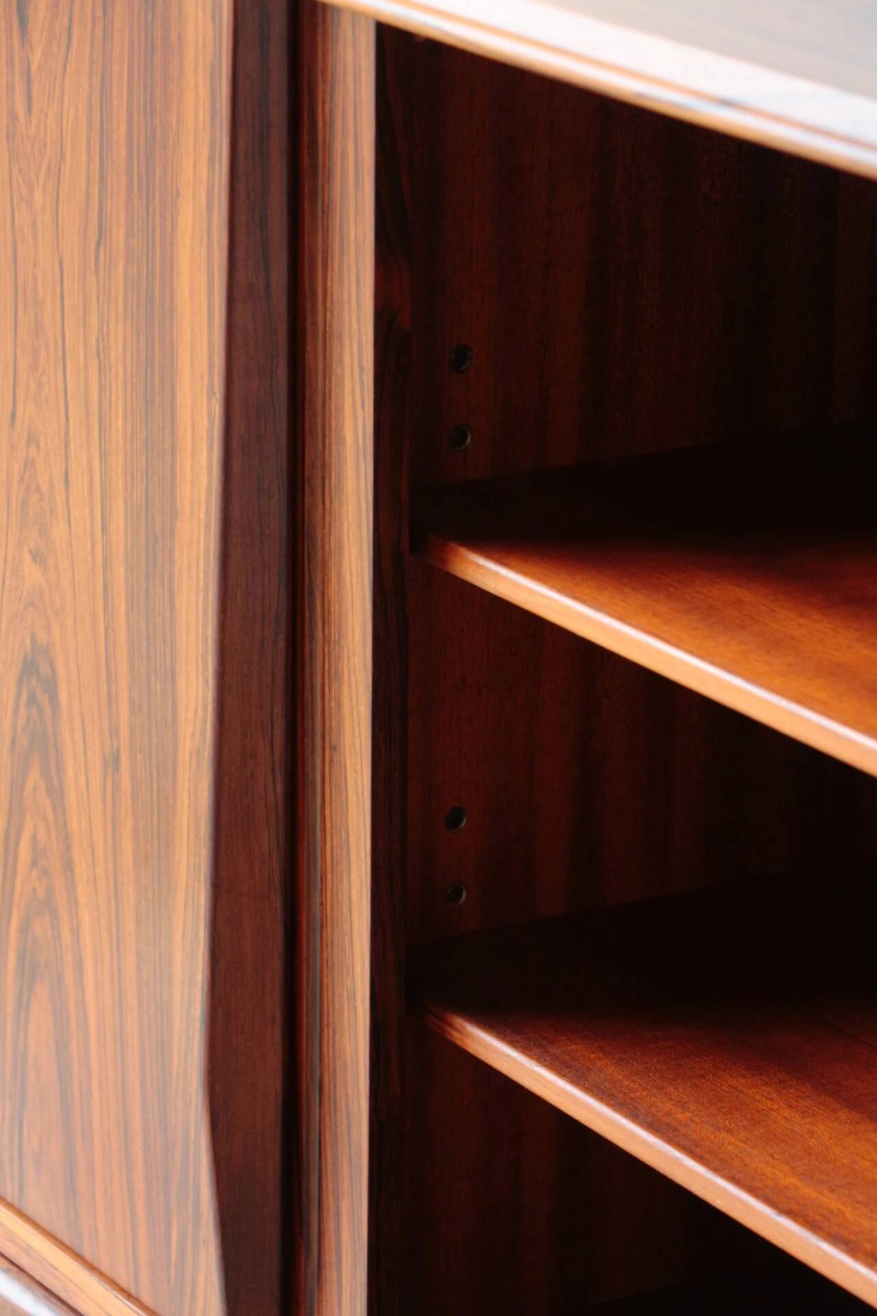 Buffet haut scandinave en palissandre – design E.W. Bach (années 60)