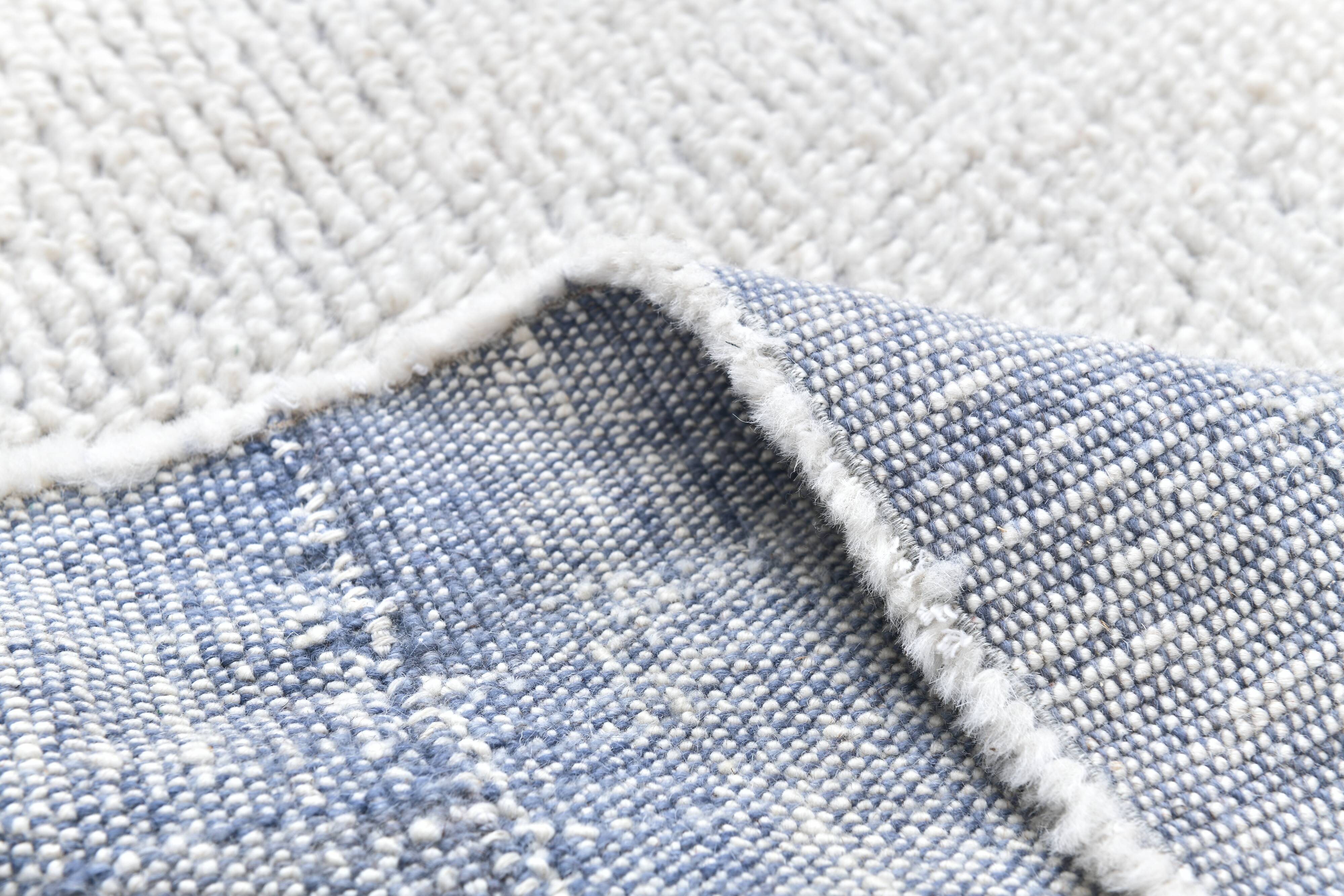 100% Wool Blue & White Moroccan Rug 136x211Cm