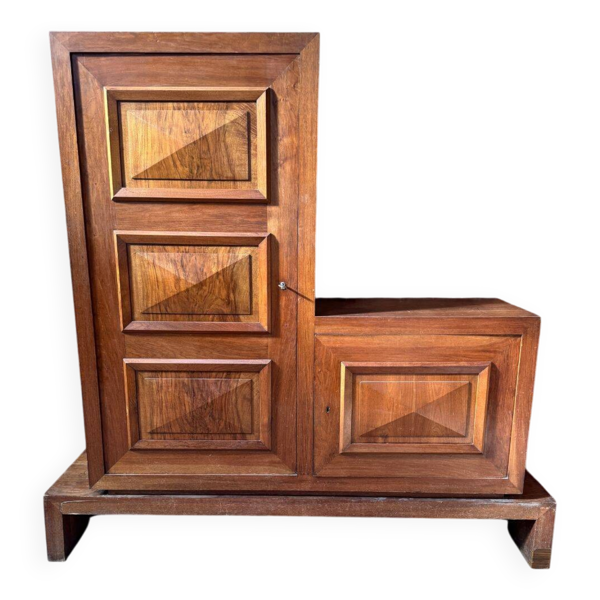 Armoire Art déco asymétrique en noyer