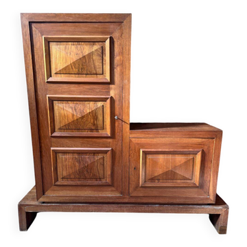 Armoire Art déco asymétrique en noyer