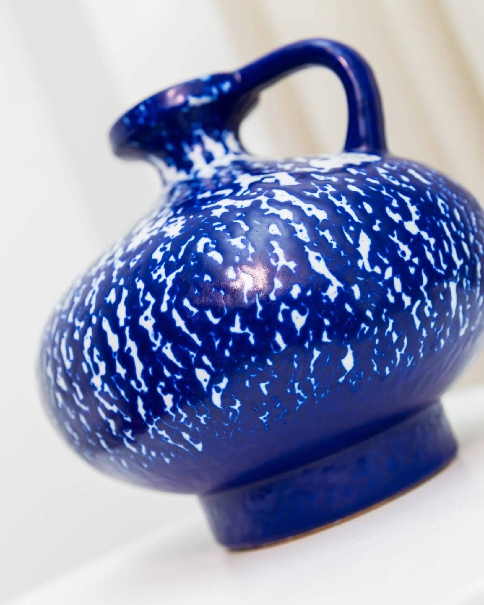 Deep cobalt blue glazed ceramic vase by VEB Haldensleben, mid-century 1960s Fat Lava style
