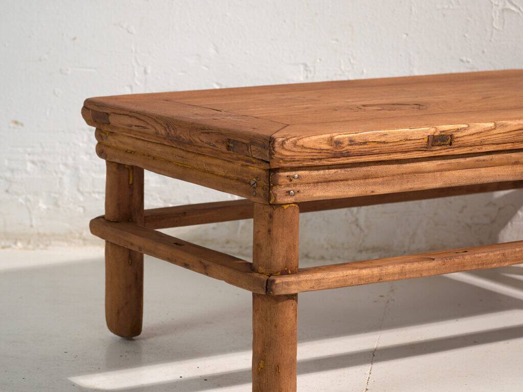 Table basse ancienne en bois de pin – Chine, vers 1890