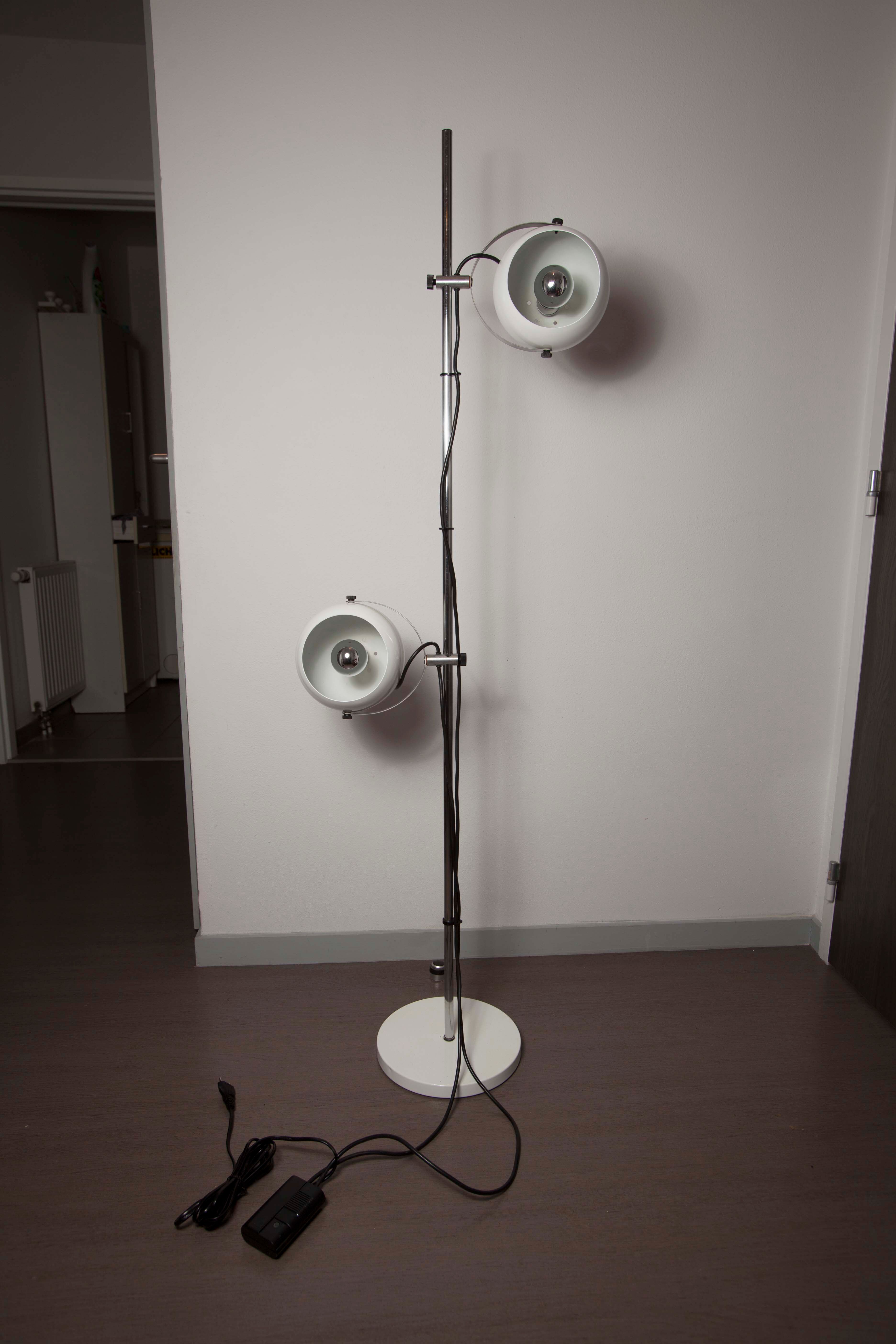 Lampadire 2 white balls restored 70s