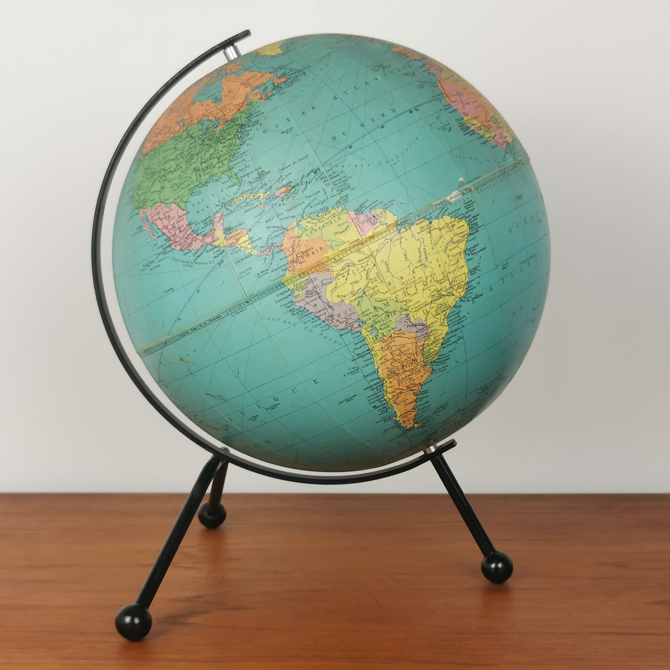 Tripod tarid globe
