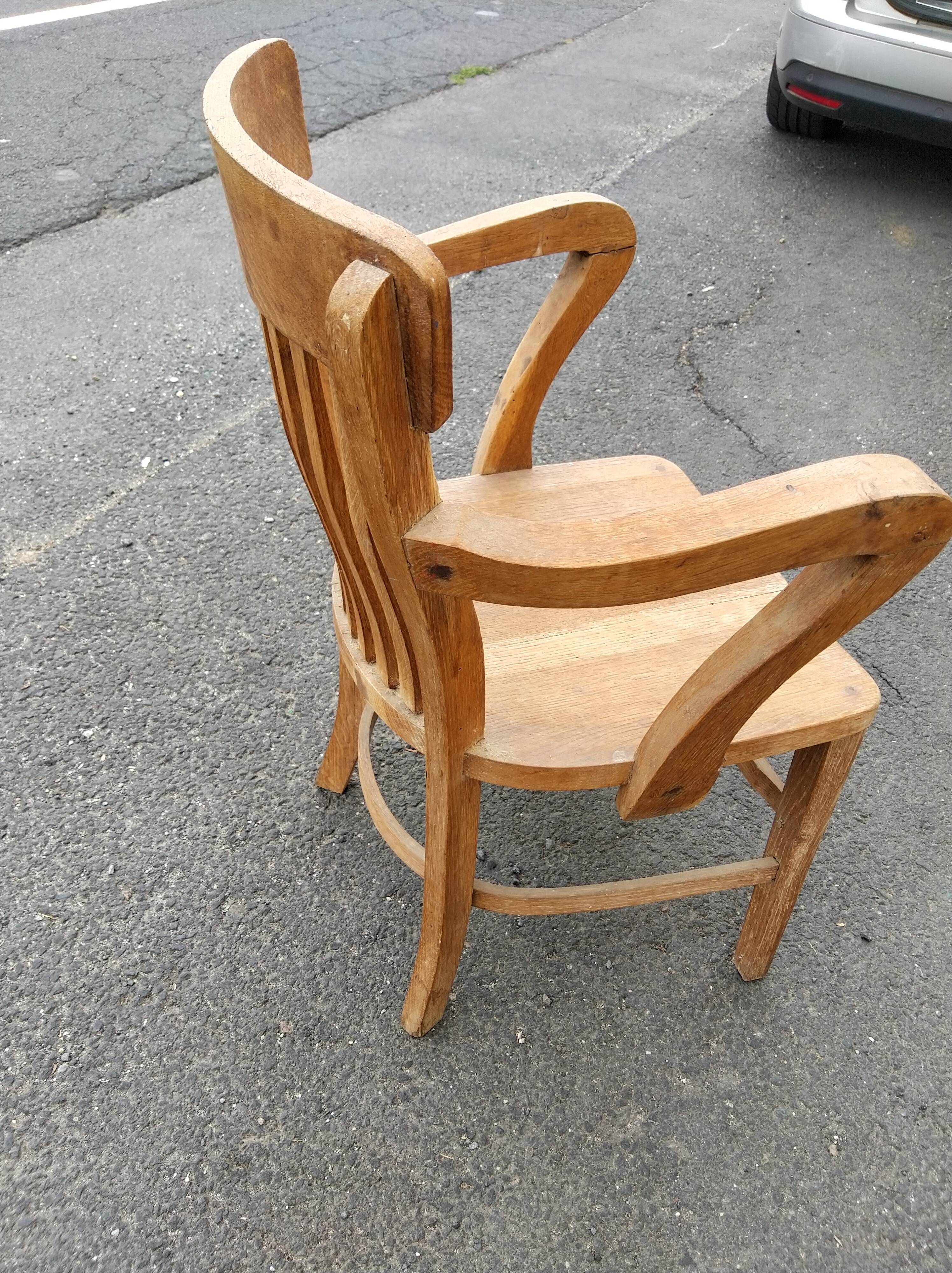 Fauteuil de bureau d'enfant dit "Américain" en chêne vers 1920