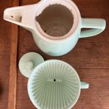 Coffee maker and filter holder