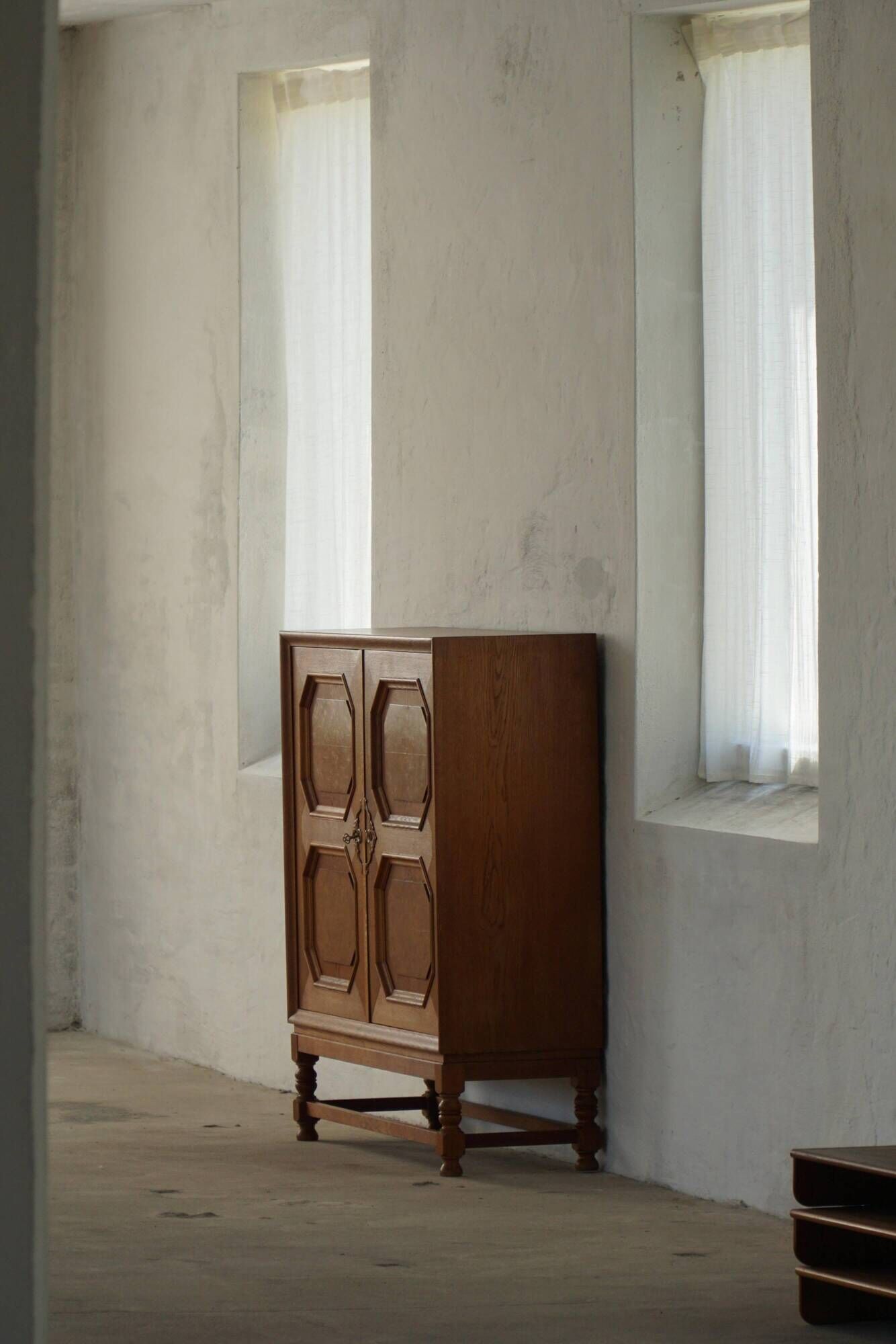 Classic sculptural Danish wardrobe in oak veneer and burl wood, 1950s.
