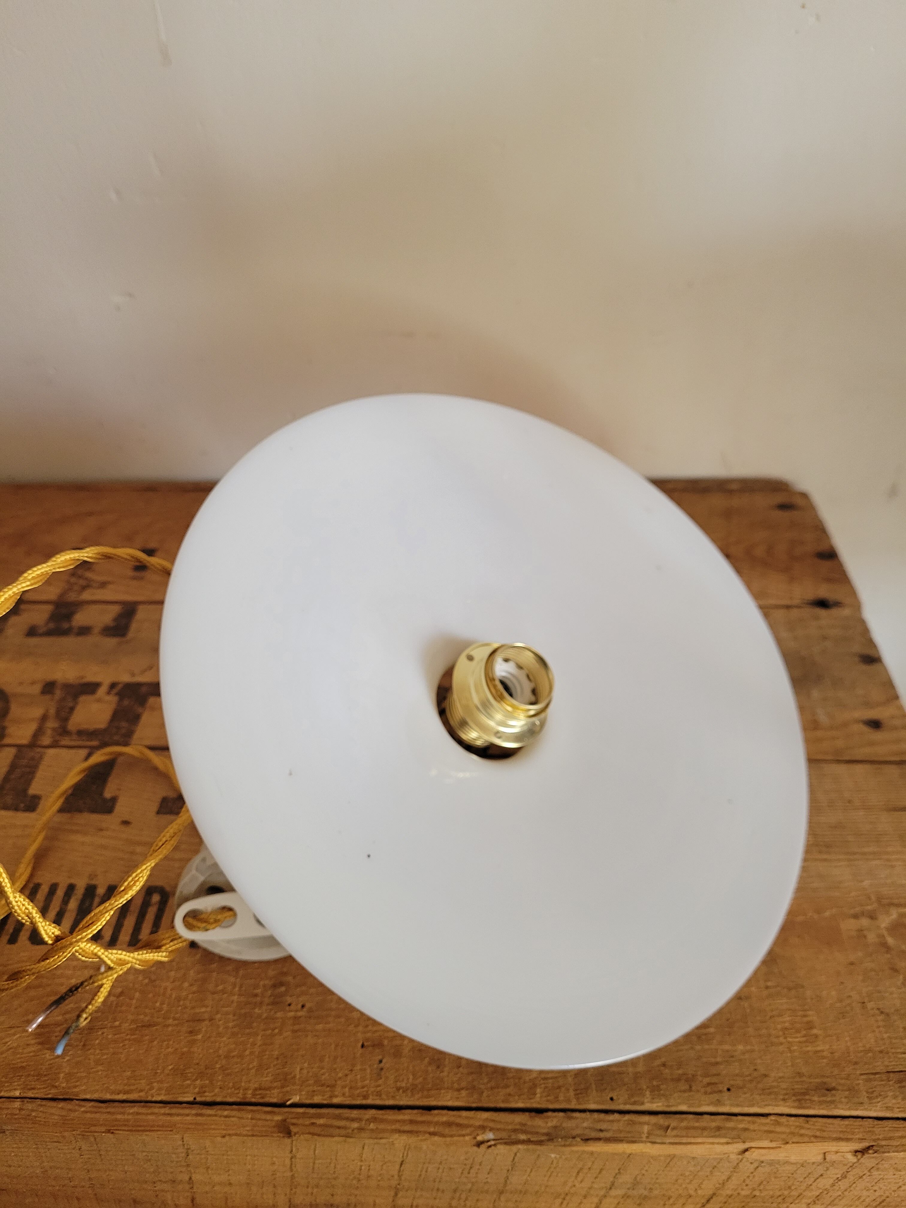 White opaline suspension