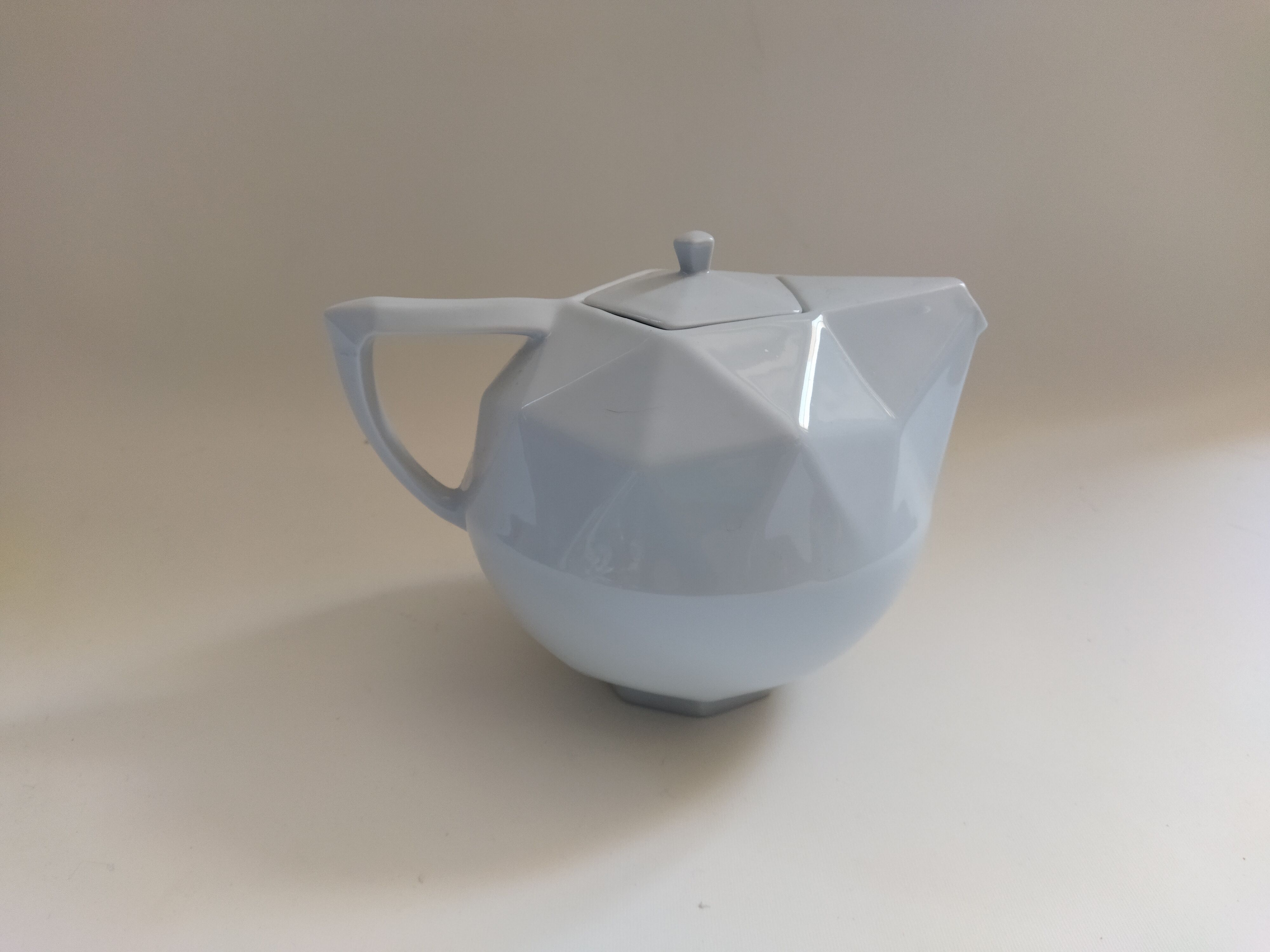Porcelain teapot Deshoulières