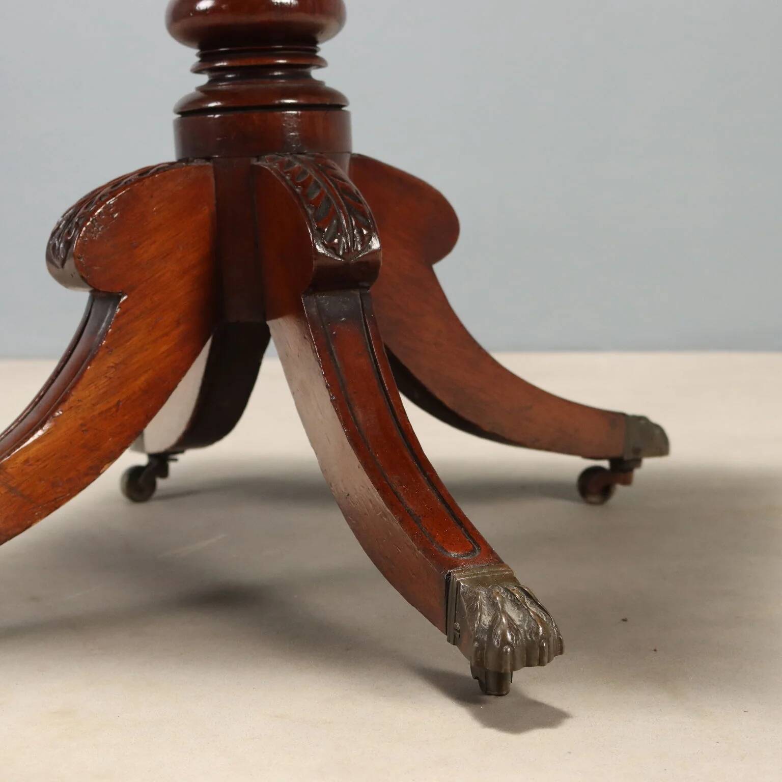 Petite table ancienne victorienne en acajou avec incrustations, Angleterre, XIXe siècle