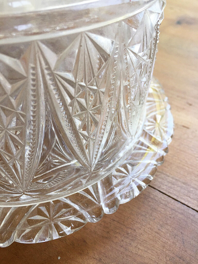 Presentation dish for cakes