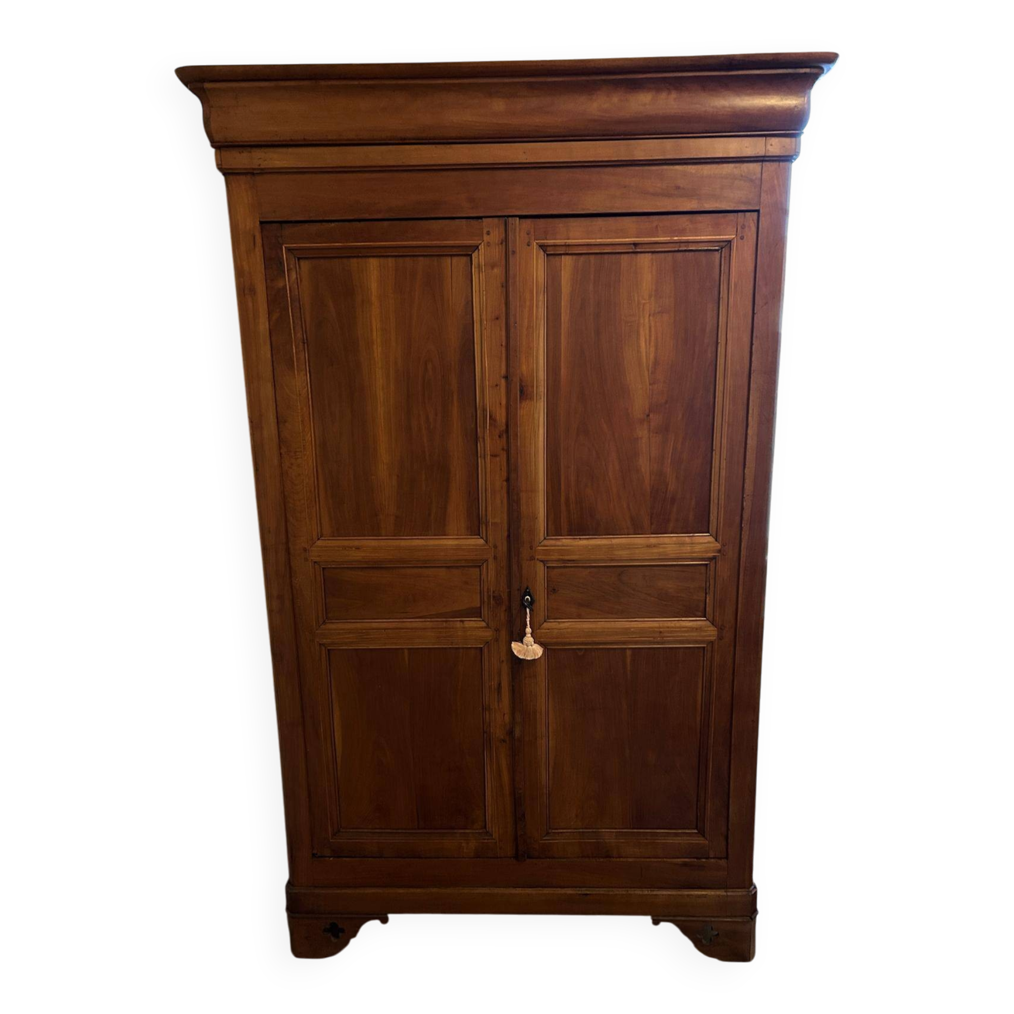 Antique wardrobe from the late 19th century in solid wood.