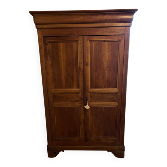 Antique wardrobe from the late 19th century in solid wood.
