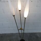 Lampadaire à 3 branches de 1960 laiton doré, fonte et opalines