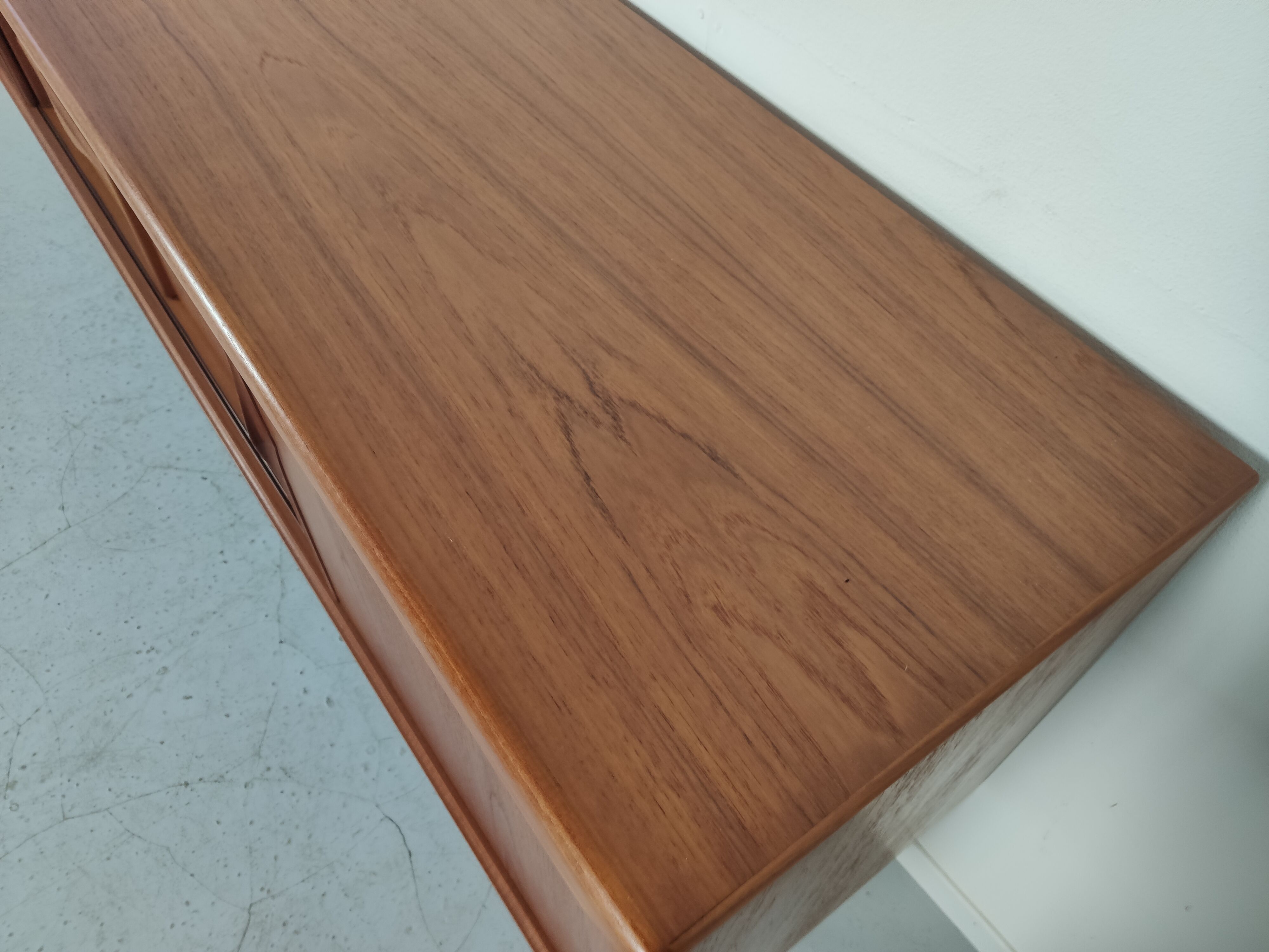 Scandinavian teck line RT Màbel model 272, 60s