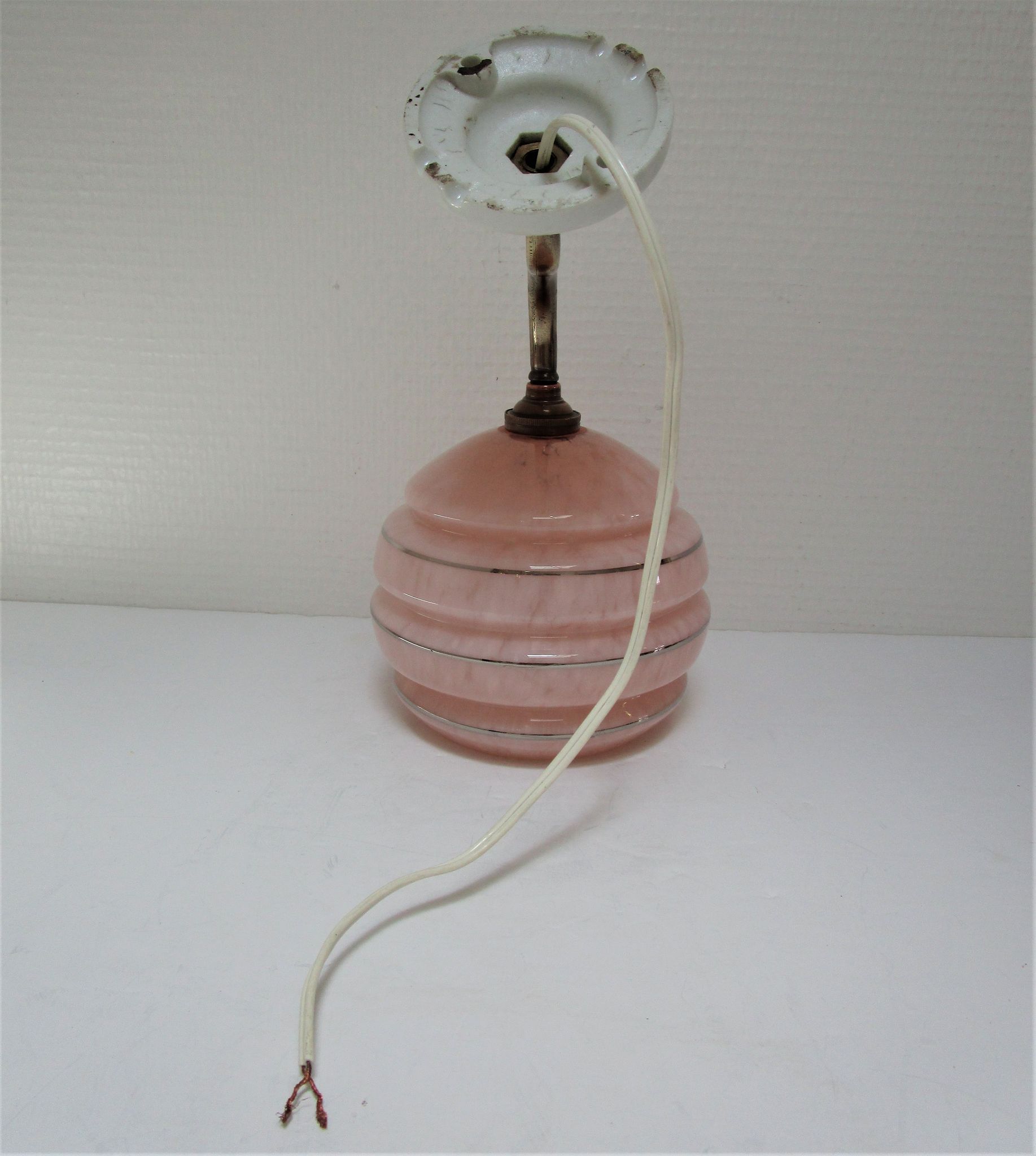 Porcelain porcelain patinated glass of Clichy pink Art Deco