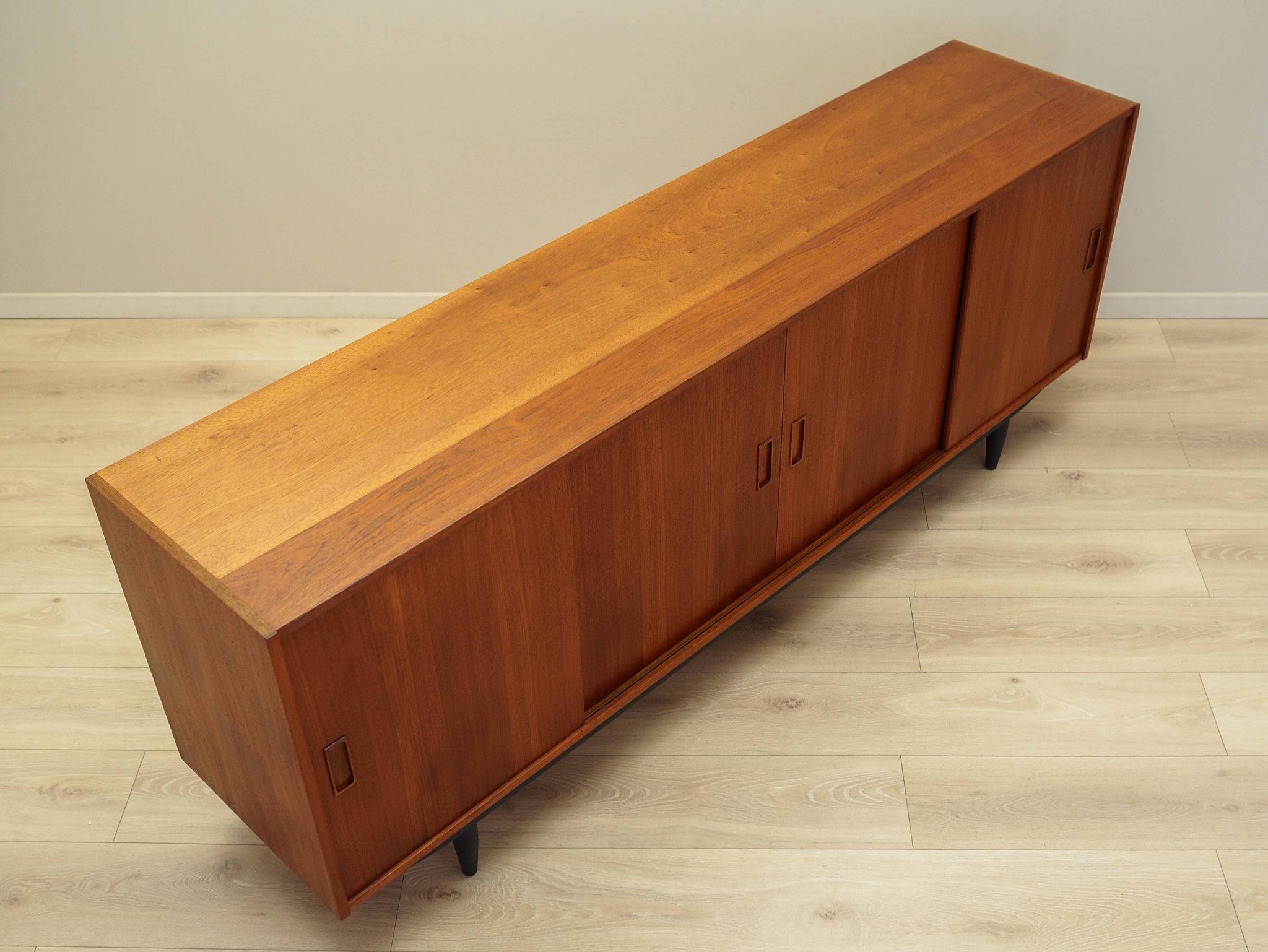 Enfilade en teck, design danois, années 1970, production : Danemark