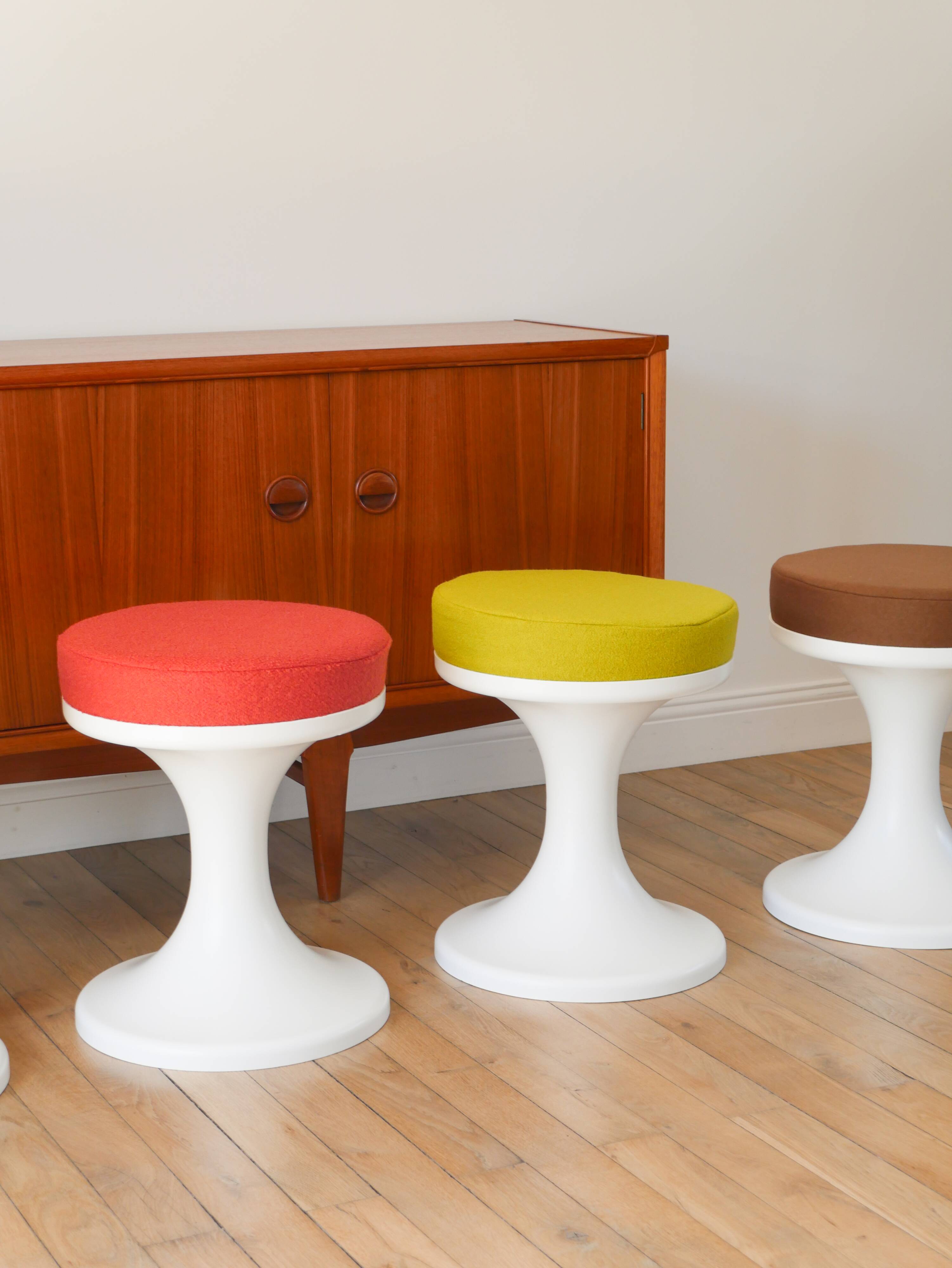 Tulip stool in Plastic and Wool, Matcha Green, Space Age Design, 1970