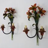 Large pair of vintage sconces in painted metal in the shape of a fleur-de-lis and foliage. 1970s