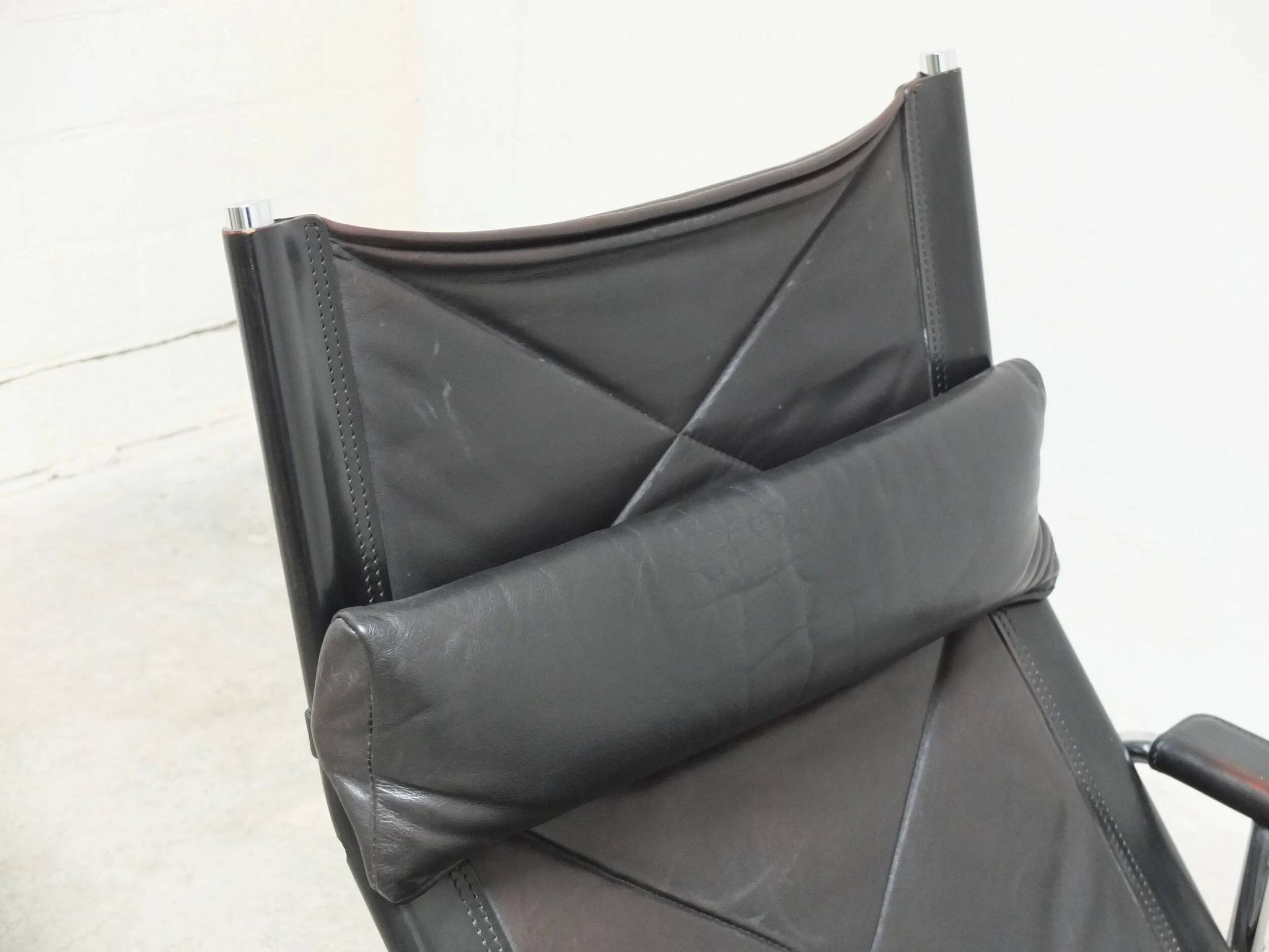 Reclining 'HE1106' lounge chair with ottoman by Hans Eichenberger for Strässle, 1978