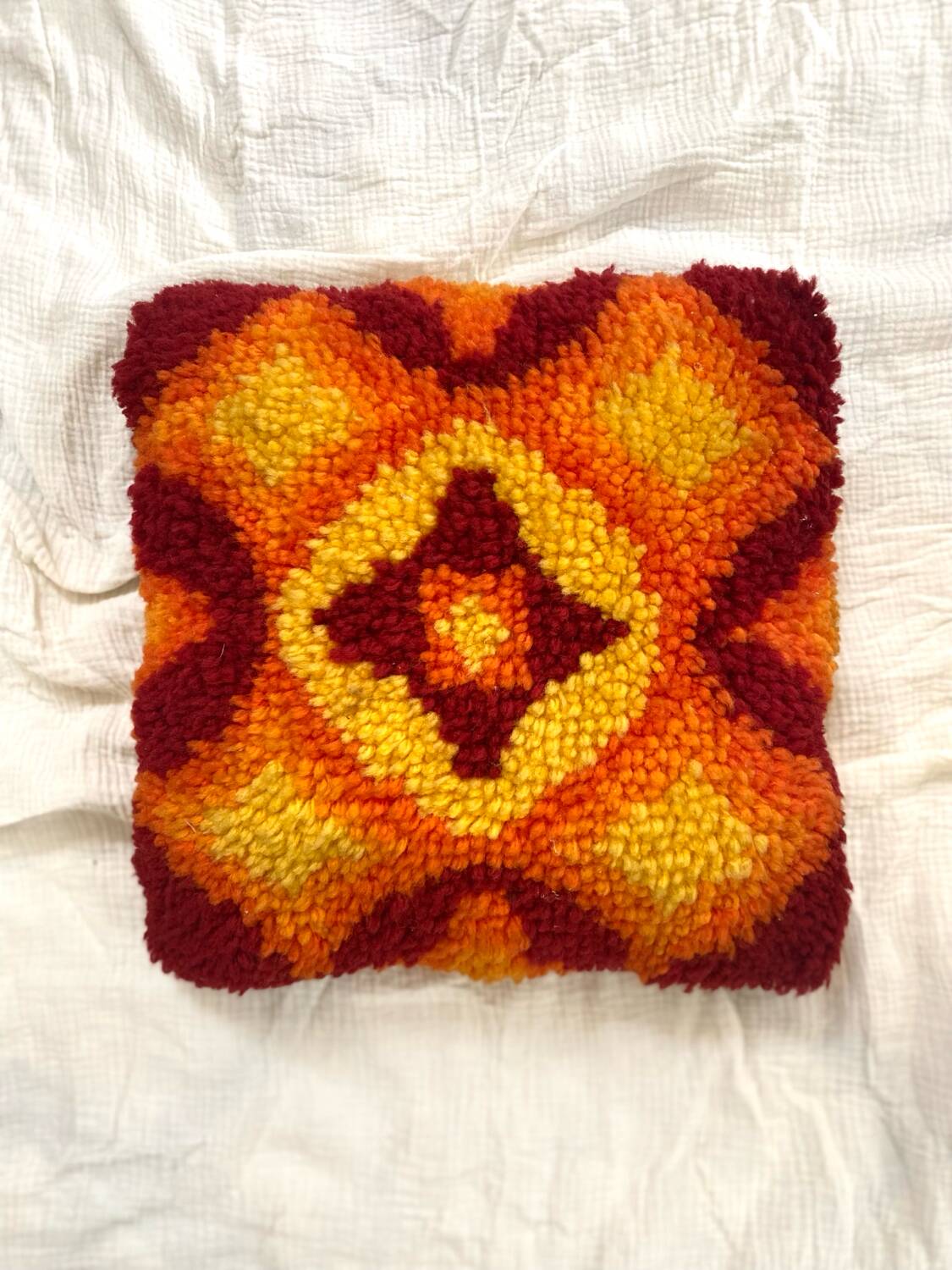 Coussin décoratif au Punch Needle 70