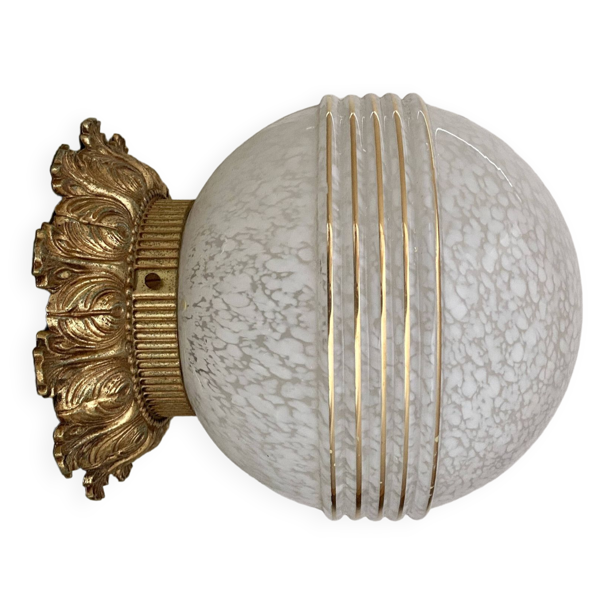 Applique ou plafonnier vintage, globe art déco en verre de clichy blanc et or