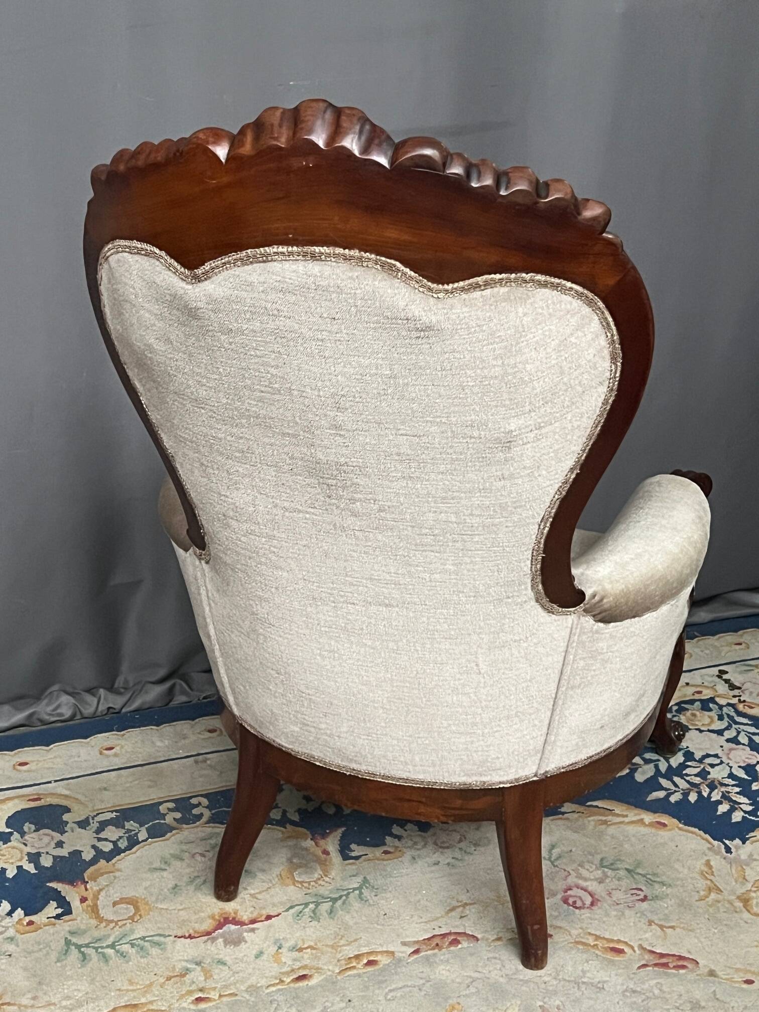 Victorian armchair. Mahogany.