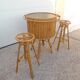 Bar en rotin et tabourets