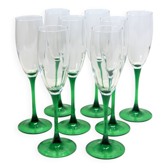 8 large green stem champagne flutes in very good condition.