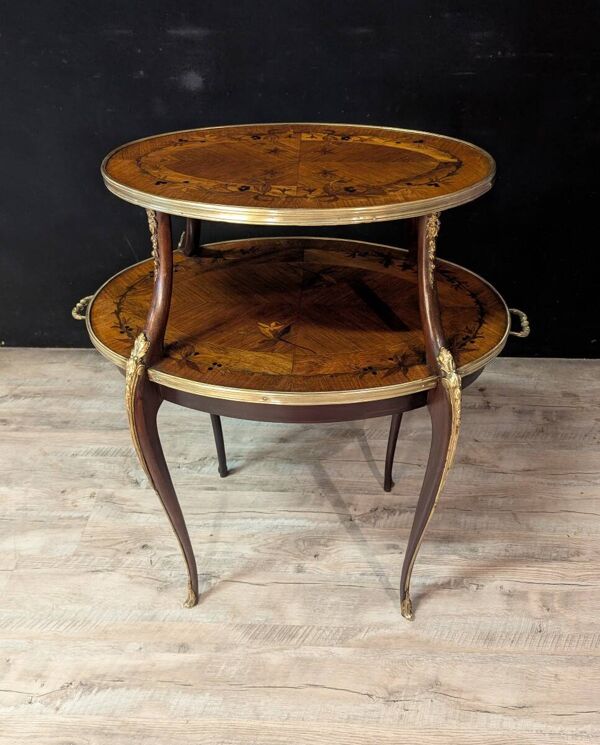 Table à thé de style Louis XV – Marqueterie et bronze doré