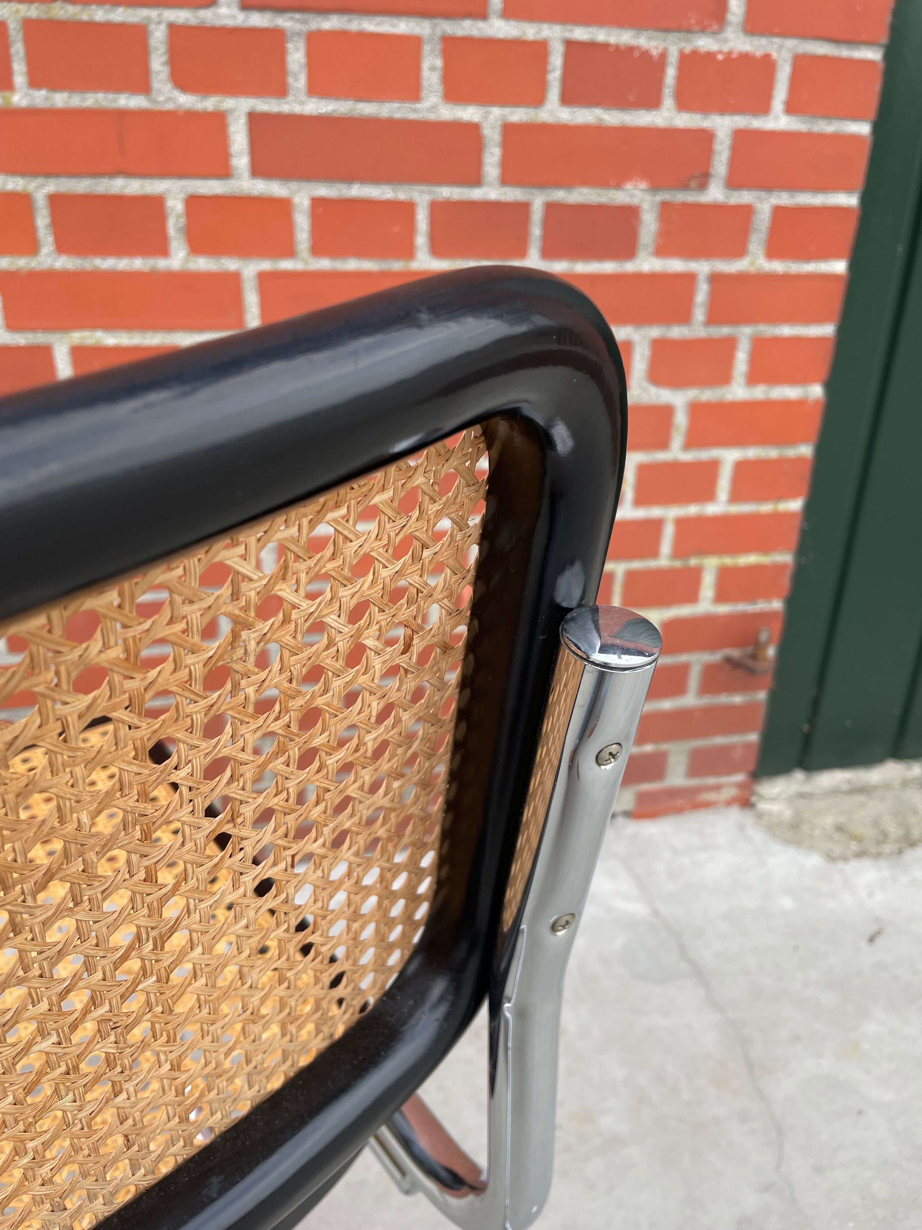 Chaise en chrome et noir