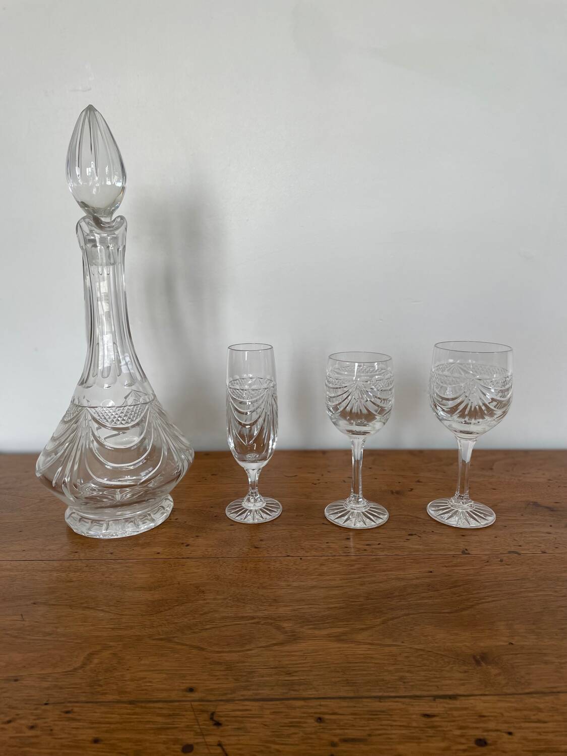 Hand-cut crystal glass and carafe set