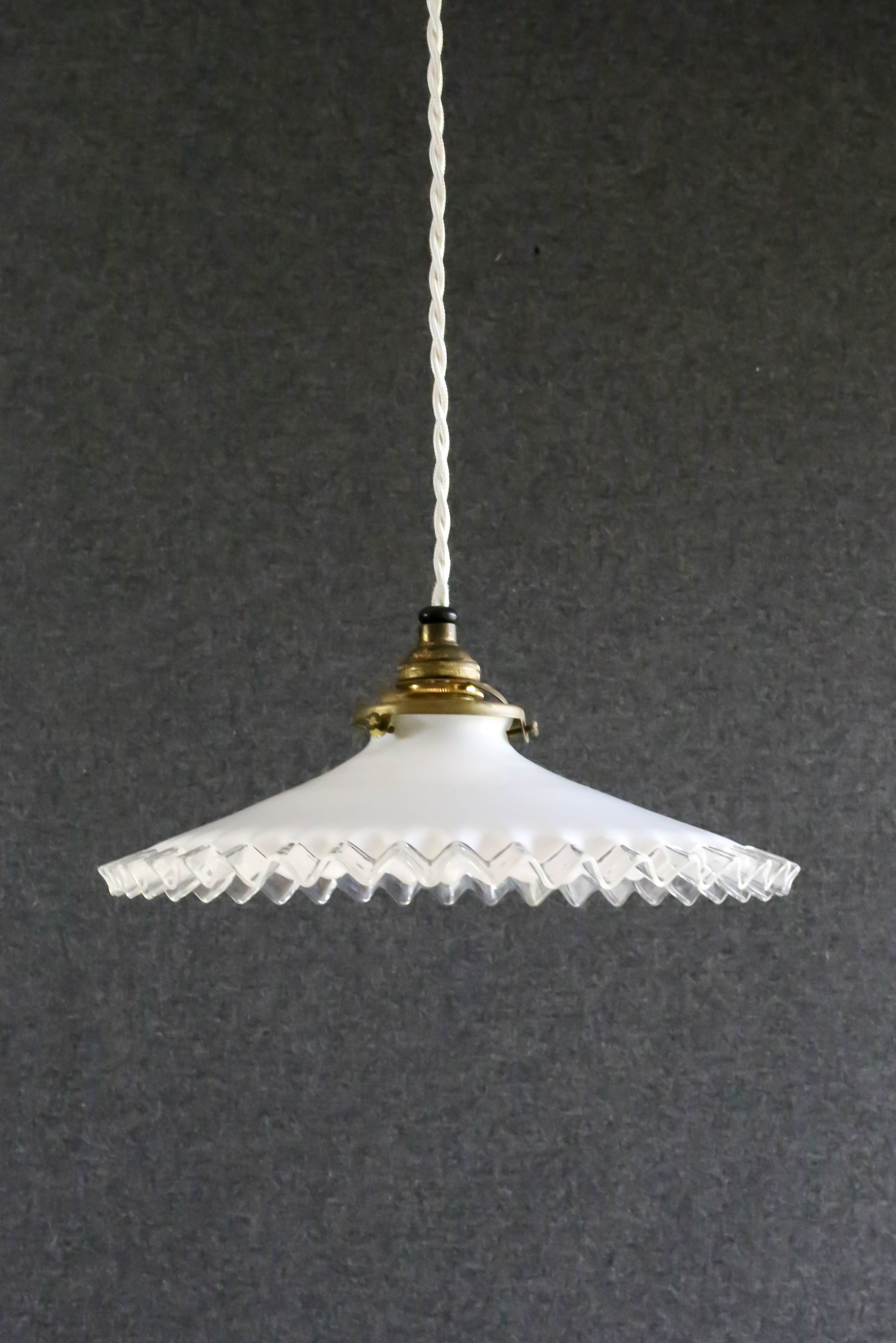 Suspension in white opaline mounted with socket and vintage claw - new cable