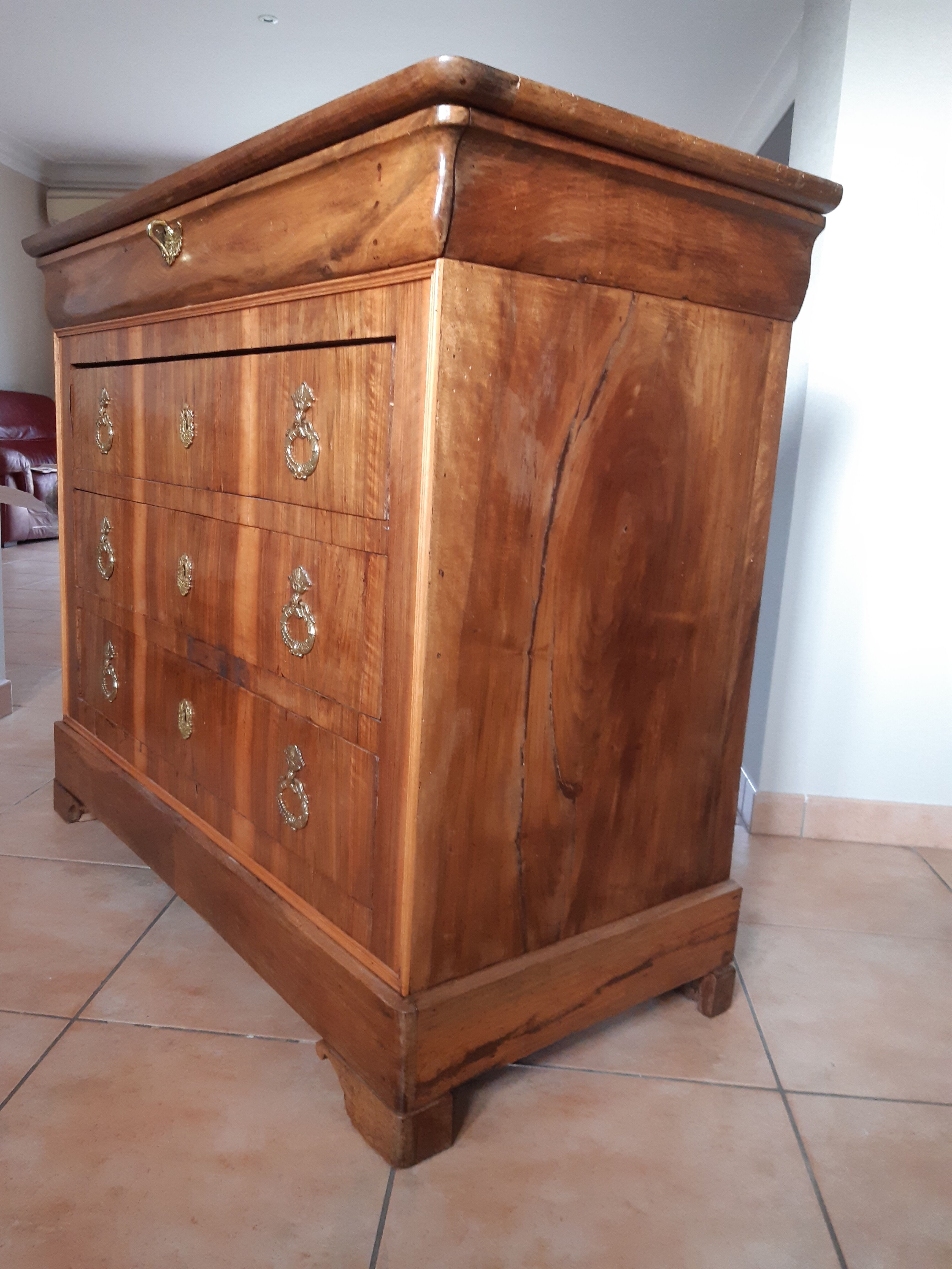 Louis Philippe dresser