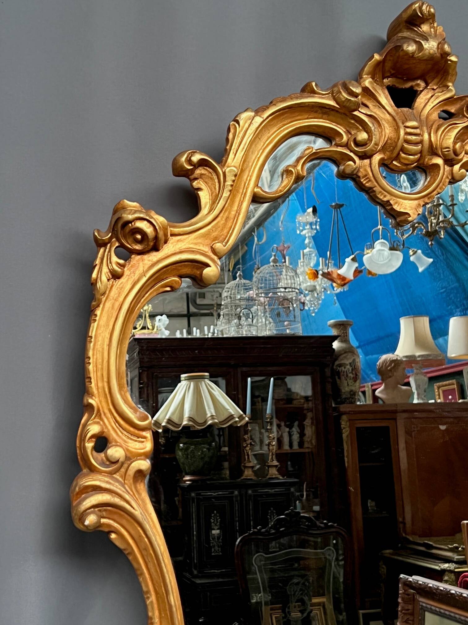 Golden mirror. Drink.