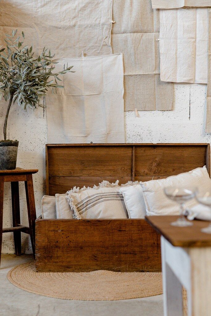 Trunk, dark wood trunk