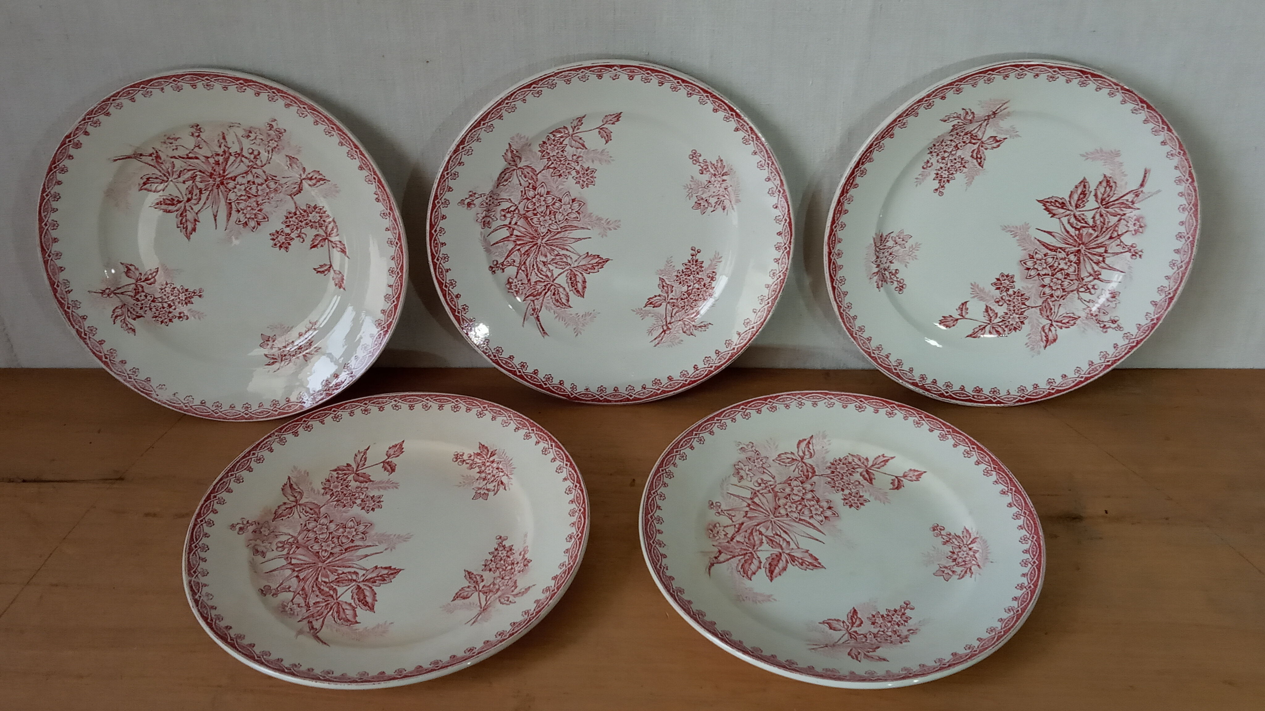 Five plates Saint Amandine Iron Earth