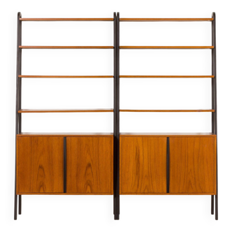 Un meuble mural indépendant en deux parties de style mi-siècle par Brantorps, Suède, années 1960.