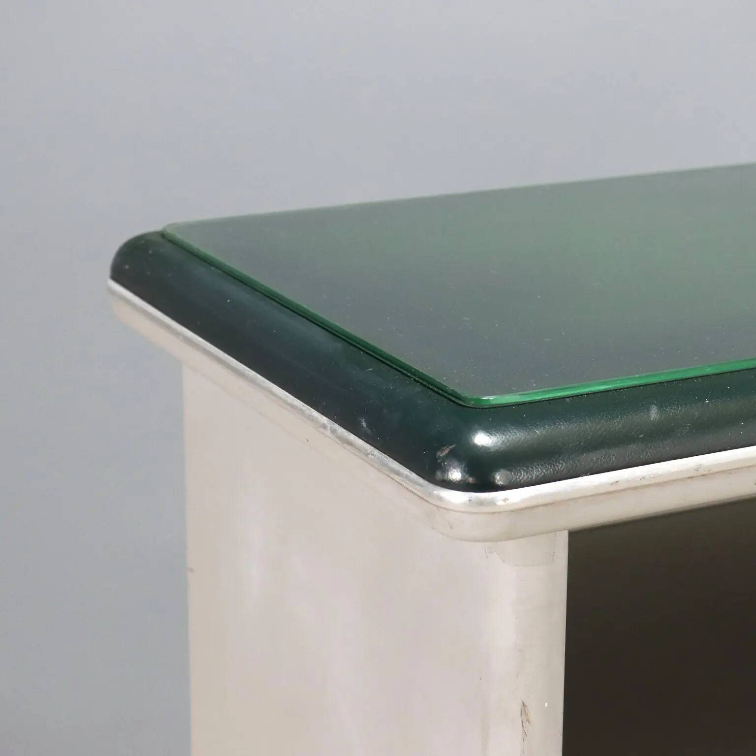 Petite bibliothèque vintage en métal, simili cuir et verre, design années 1960