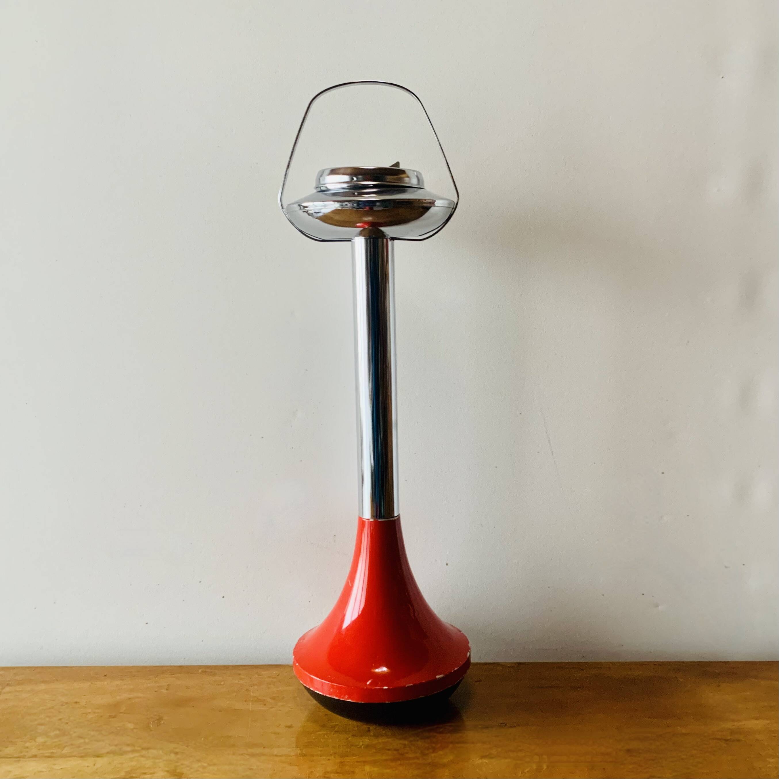 Vintage tulip ashtray on foot in red and chrome steel - Space Age Design