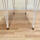 Table haute design et signature scandinave 1950.