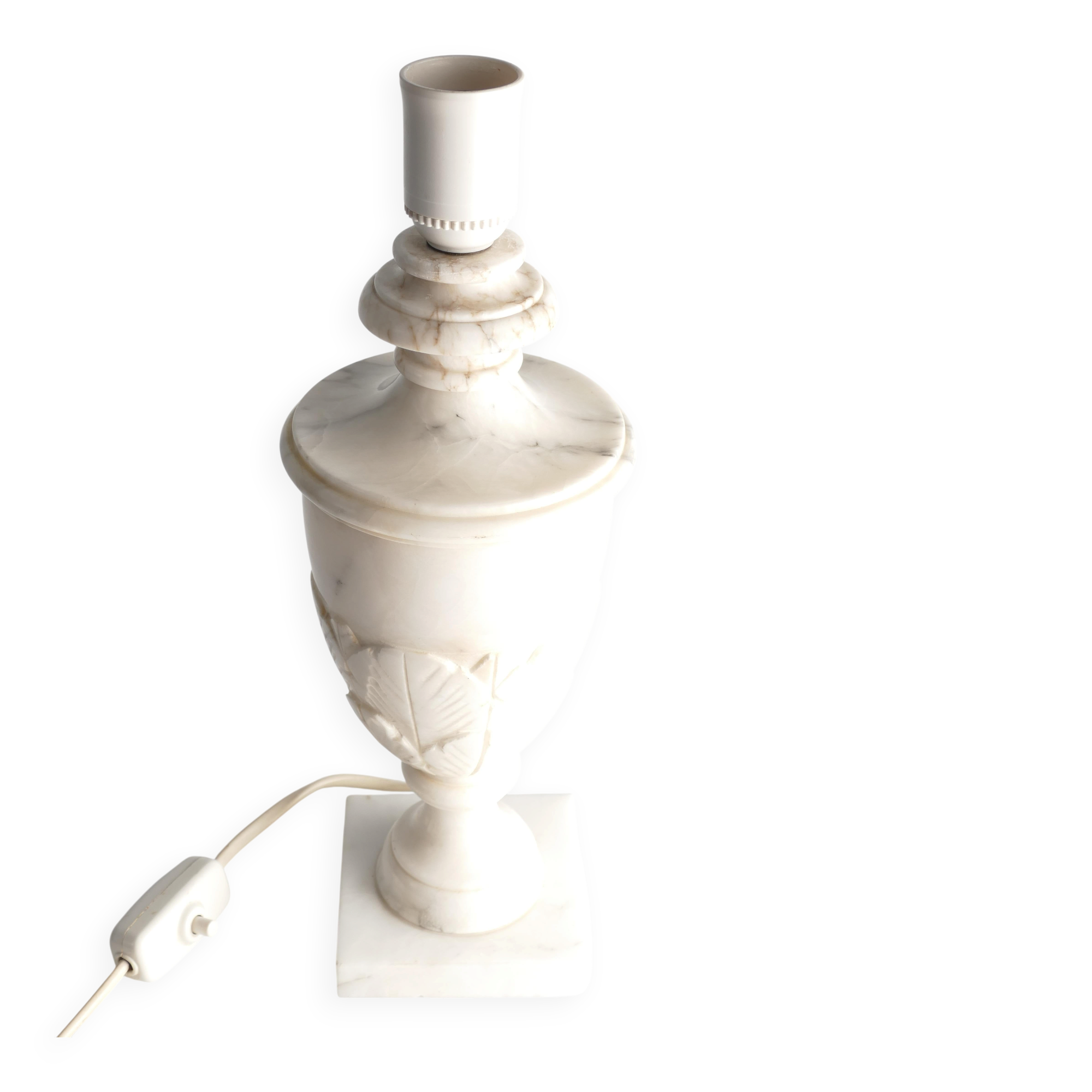 Neoclassical White Florentine Alabaster Table Lamp with Leaf Relief, Italy