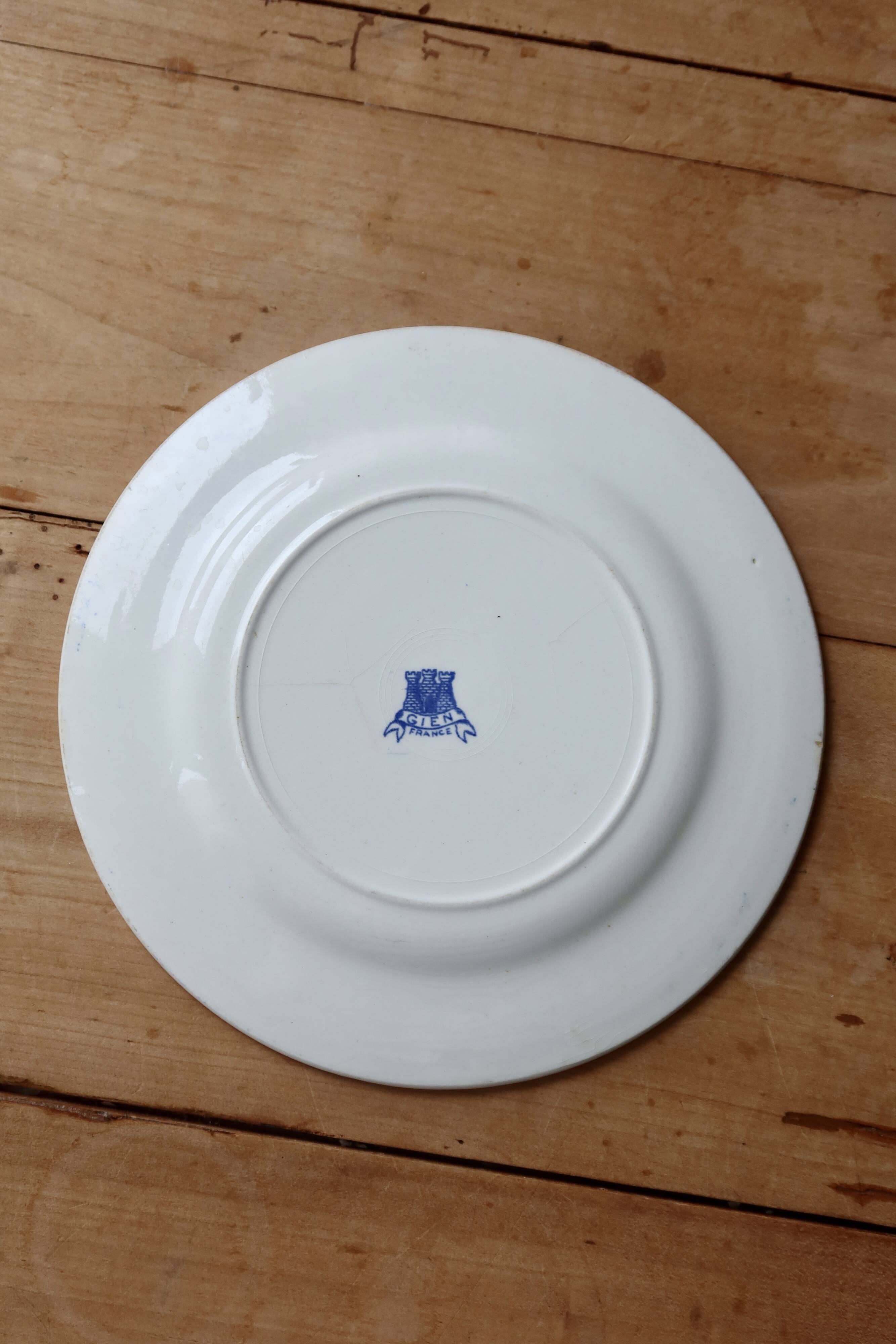 Assiette plate Gien vintage faïence motif fleuri sur le liseré