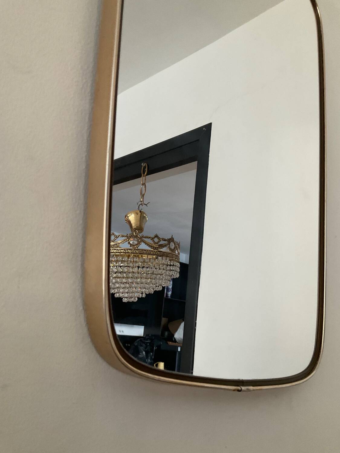 Asymmetrical free-form mirror from the 60s-70s
