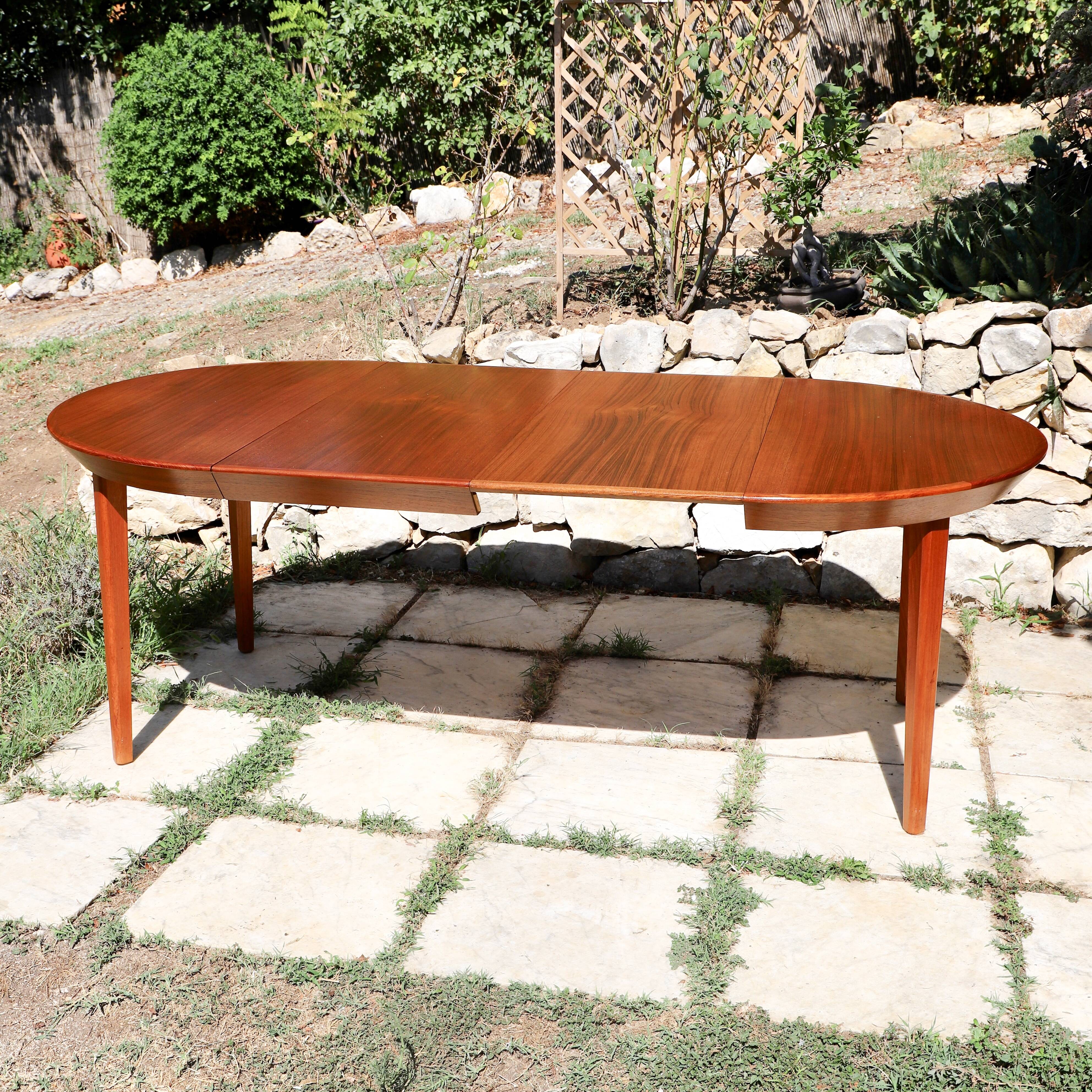 Teak dining table by Ole Hale for Gudme Møbelfabrik 1960