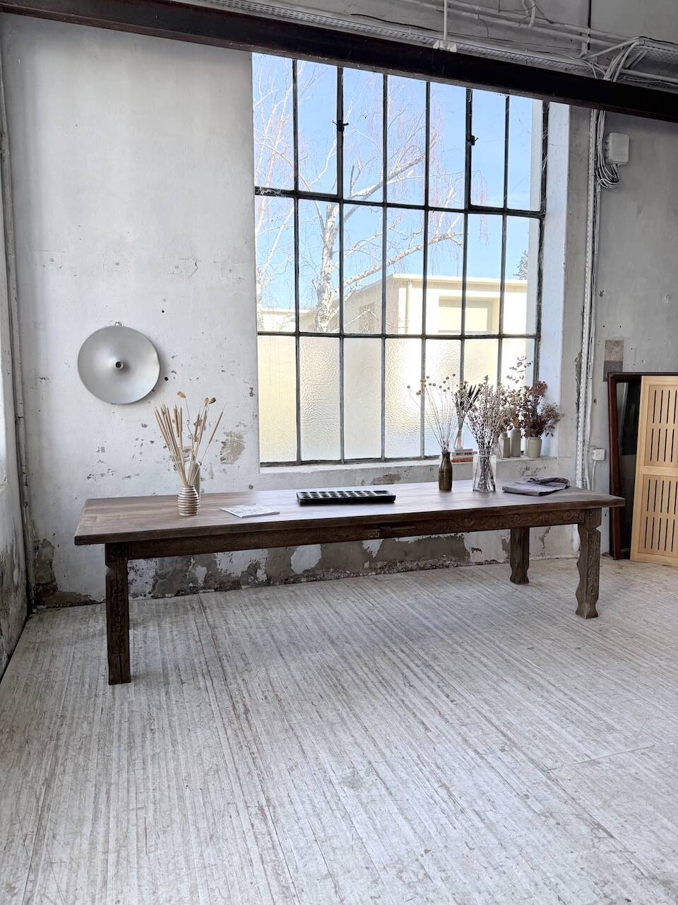 XL farmhouse table in solid oak, brutalist style, 20th century.