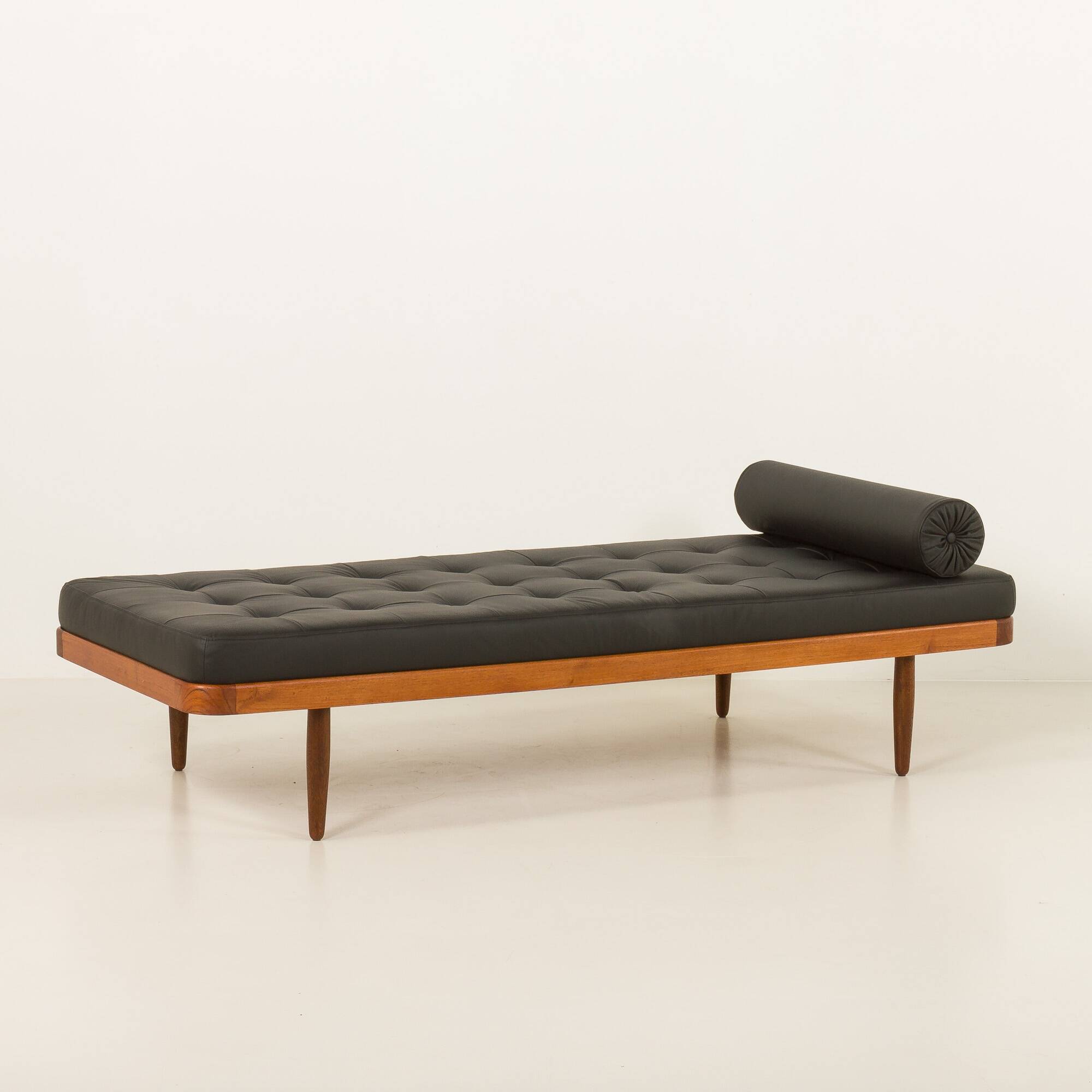 Danish vintage teak daybed in black leather | mid century modern | 1960s