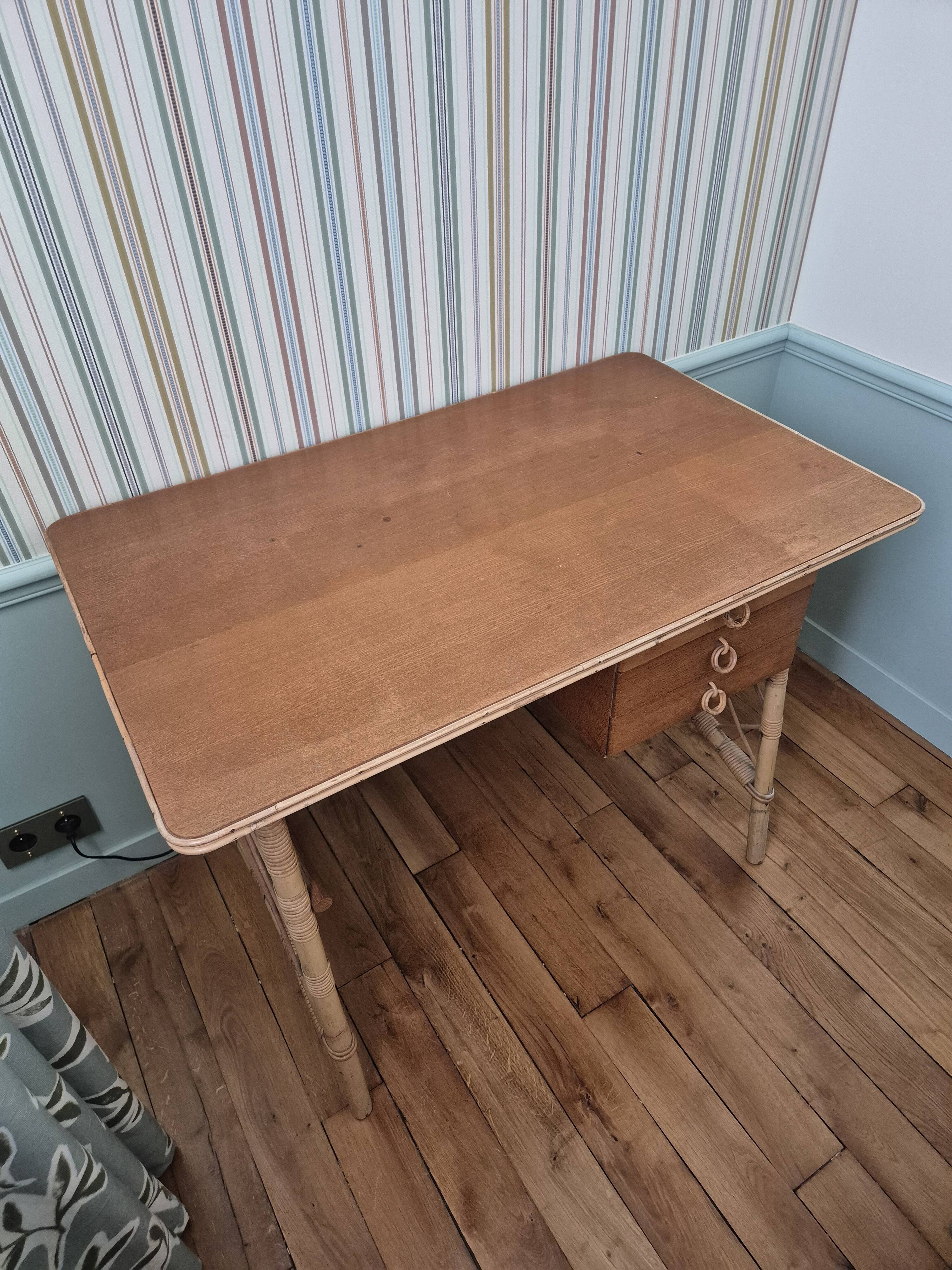 Bureau ancien en rotin