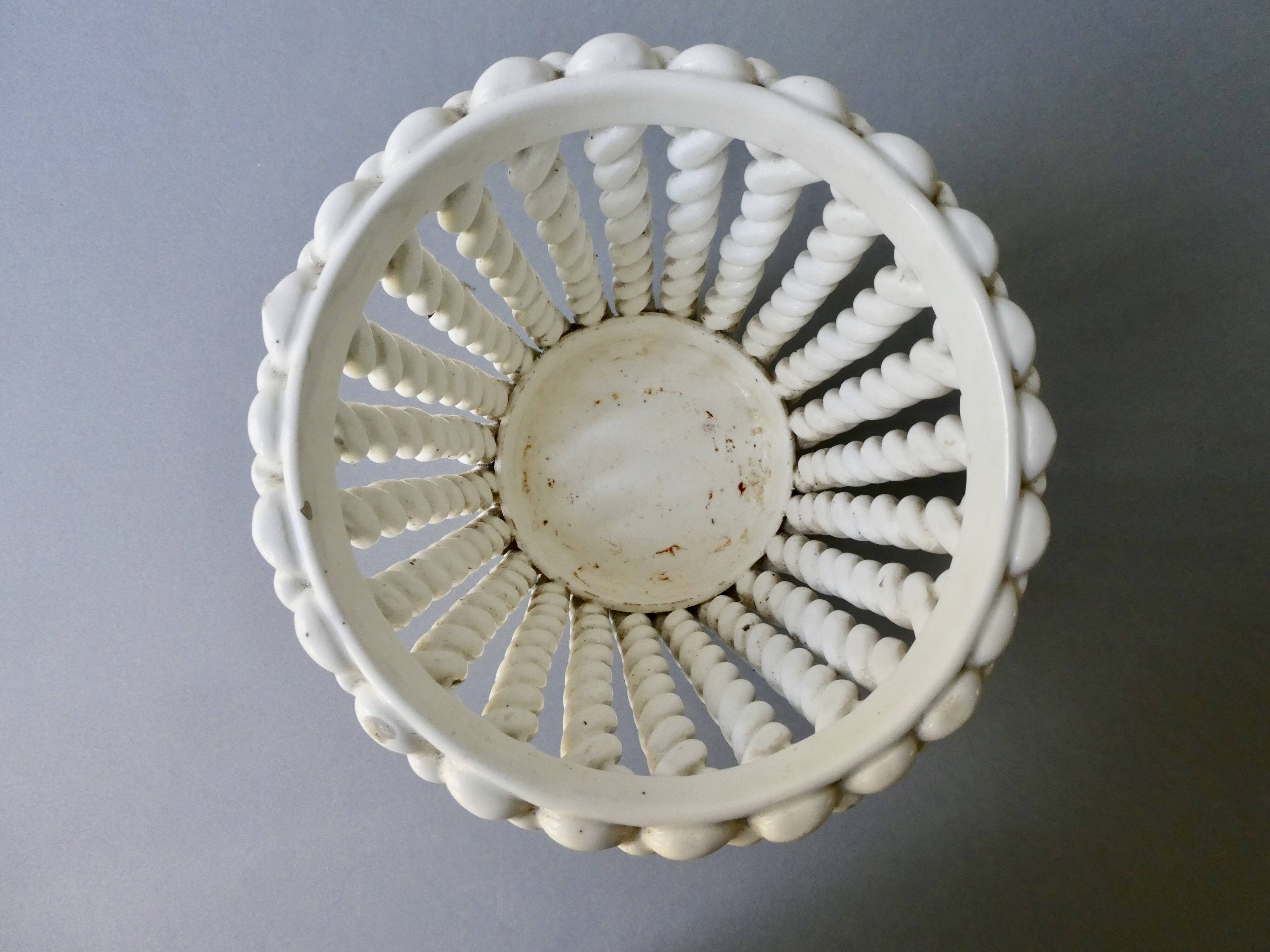 Openwork and braided ceramic pot cover