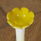 Vase en verre soufflé de Murano en forme de fleur jaune